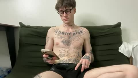 Snapshot of prettyboyszn chatting on February 6, 3:22 am pretty boy online show from February 6, 3:22 am