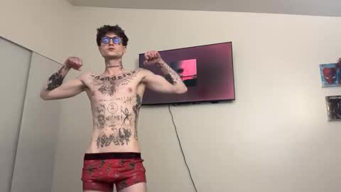 Snapshot of prettyboyszn chatting on February 10, 3:10 am pretty boy online show from February 10, 3:10 am