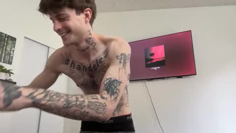 Snapshot of prettyboyszn chatting on February 15, 7:21 pm pretty boy online show from February 15, 7:21 pm