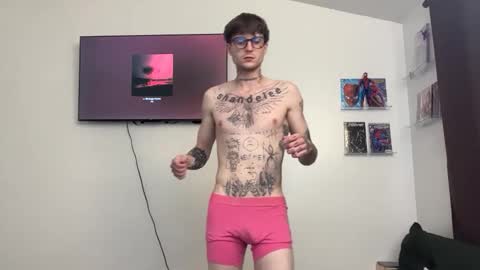 Snapshot of prettyboyszn chatting on February 17, 3:25 am pretty boy online show from February 17, 3:25 am