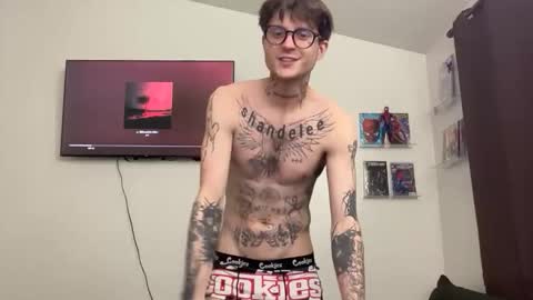 Snapshot of prettyboyszn chatting on February 21, 1:39 am pretty boy online show from February 21, 1:39 am