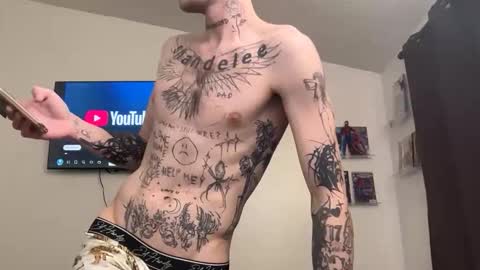 Snapshot of prettyboyszn chatting on February 22, 4:13 am pretty boy online show from February 22, 4:13 am