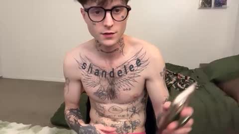 Snapshot of prettyboyszn chatting on February 25, 4:55 am pretty boy online show from February 25, 4:55 am