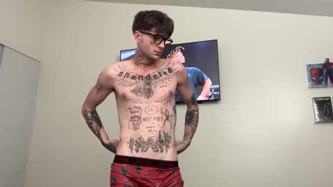 Snapshot of prettyboyszn chatting on March 2, 7:15 am pretty boy online show from March 2, 7:15 am