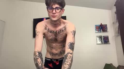 Snapshot of prettyboyszn chatting on March 5, 2:40 am pretty boy online show from March 5, 2:40 am