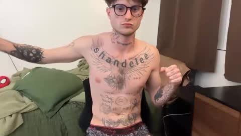 Snapshot of prettyboyszn chatting on March 9, 5:11 am pretty boy online show from March 9, 5:11 am