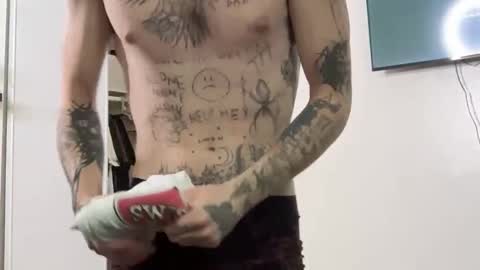 Snapshot of prettyboyszn chatting on March 13, 3:24 am pretty boy online show from March 13, 3:24 am