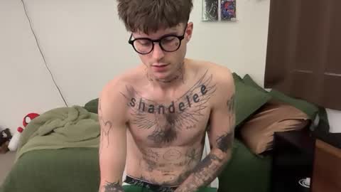 Snapshot of prettyboyszn chatting on March 27, 1:55 am pretty boy online show from March 27, 1:55 am