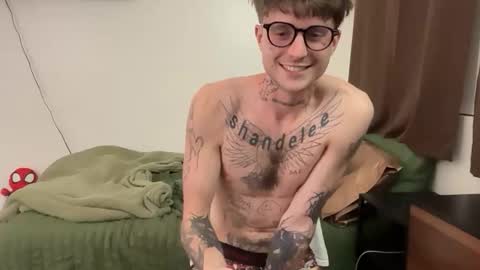 Snapshot of prettyboyszn chatting on March 28, 4:23 am pretty boy online show from March 28, 4:23 am