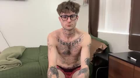 Snapshot of prettyboyszn chatting on March 29, 8:31 pm pretty boy online show from March 29, 8:31 pm