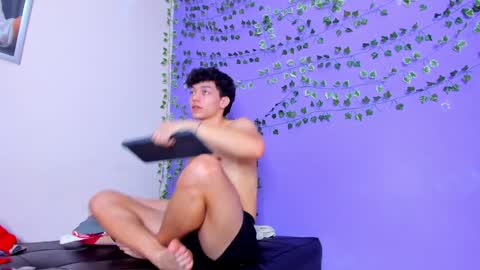 Snapshot of prettybunnies08 chatting on February 1, 10:44 pm Enzo Denis online show from February 1, 10:44 pm