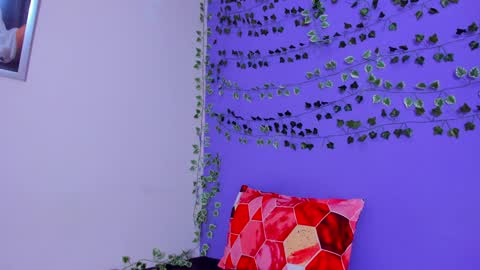 Snapshot of prettybunnies08 chatting on February 4, 11:49 pm Enzo Denis online show from February 4, 11:49 pm