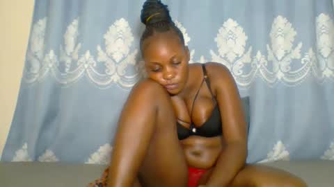 Snapshot of prettydarkskin002 chatting on October 24, 12:08 am SHANIA online show from October 24, 12:08 am