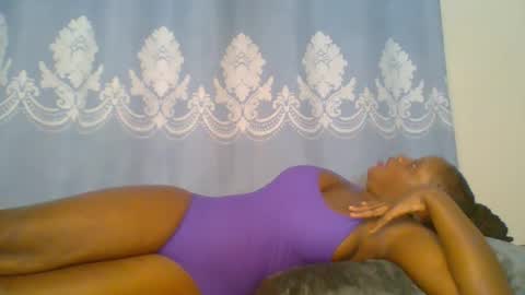 Snapshot of prettydarkskin002 chatting on October 28, 12:58 am SHANIA online show from October 28, 12:58 am
