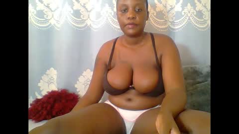 Snapshot of prettydarkskin002 chatting on June 10, 10:25 am SHANIA online show from June 10, 10:25 am