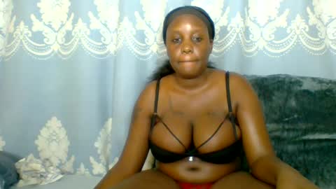 Snapshot of prettydarkskin002 chatting on June 30, 12:00 am SHANIA online show from June 30, 12:00 am