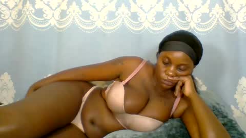 Snapshot of prettydarkskin002 chatting on July 4, 10:49 pm SHANIA online show from July 4, 10:49 pm