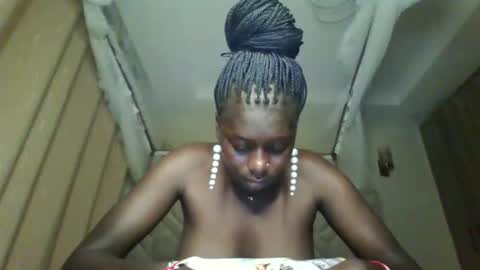 prettydulce online show from February 12, 1:33 am