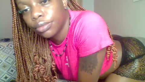 Snapshot of prettyela chatting on July 5, 1:56 am PrettyEla online show from July 5, 1:56 am
