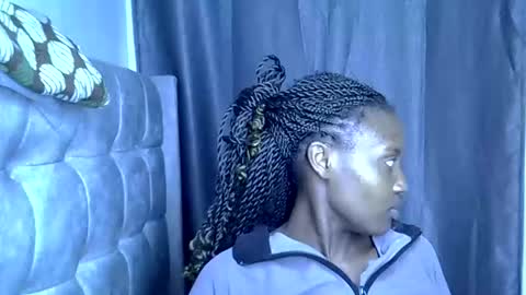 Prettiesexxy online show from May 2, 5:56 am