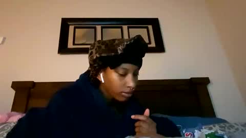 prettyfacefemale online show from October 14, 7:42 am