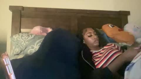 Snapshot of prettyfacefemale chatting on April 9, 6:19 am prettyfacefemale online show from April 9, 6:19 am
