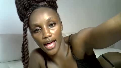 Snapshot of prettygee21 chatting on May 11, 11:27 am Pretty darkskin doll online show from May 11, 11:27 am