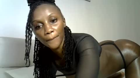 Snapshot of prettygee21 chatting on July 22, 10:07 am Pretty darkskin doll online show from July 22, 10:07 am