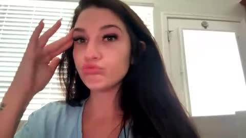 Snapshot of prettygirll23 chatting on August 1, 8:41 pm prettygirllltorii online show from August 1, 8:41 pm