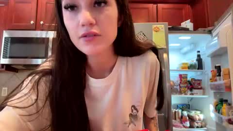 Snapshot of prettygirll23 chatting on August 4, 6:21 pm prettygirllltorii online show from August 4, 6:21 pm