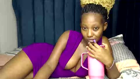 Snapshot of prettygoddess1 chatting on October 14, 2:01 am Mary online show from October 14, 2:01 am