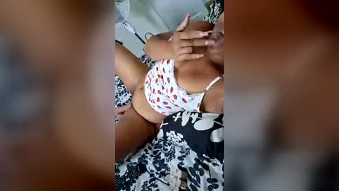 Snapshot of prettyini chatting on August 1, 5:23 pm prettyini online show from August 1, 5:23 pm