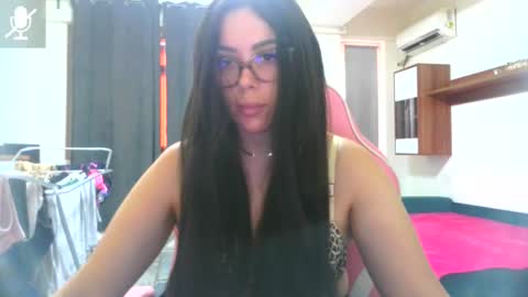 Snapshot of prettyjulliette chatting on June 23, 2:26 pm prettyjulliette online show from June 23, 2:26 pm