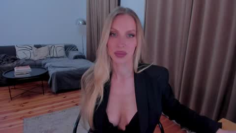 Snapshot of prettyk1ller chatting on May 15, 10:50 pm Eva online show from May 15, 10:50 pm