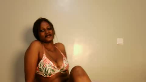 prettykeilaa online show from April 14, 11:49 am