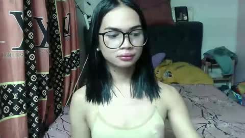 prettykhelcy online show from May 3, 10:10 am