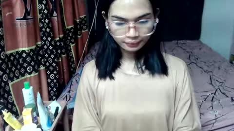 Snapshot of prettykhelcy chatting on May 17, 10:55 am prettykhelcy online show from May 17, 10:55 am