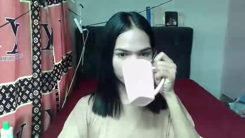 Snapshot of prettykhelcy chatting on May 18, 12:29 am prettykhelcy online show from May 18, 12:29 am