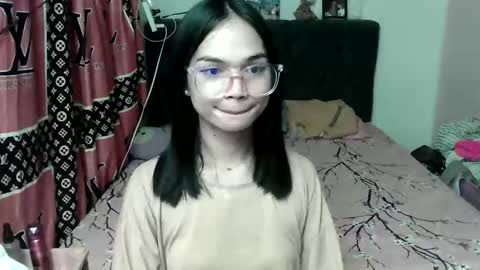 Snapshot of prettykhelcy chatting on June 2, 1:13 pm prettykhelcy online show from June 2, 1:13 pm