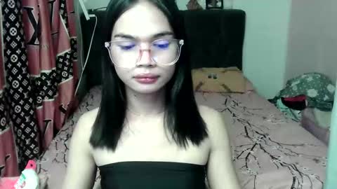 Snapshot of prettykhelcy chatting on June 3, 11:02 am prettykhelcy online show from June 3, 11:02 am