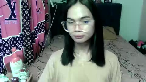 Snapshot of prettykhelcy chatting on June 8, 11:38 pm prettykhelcy online show from June 8, 11:38 pm