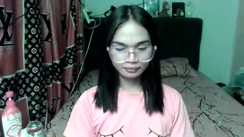 Snapshot of prettykhelcy chatting on June 10, 10:58 am prettykhelcy online show from June 10, 10:58 am