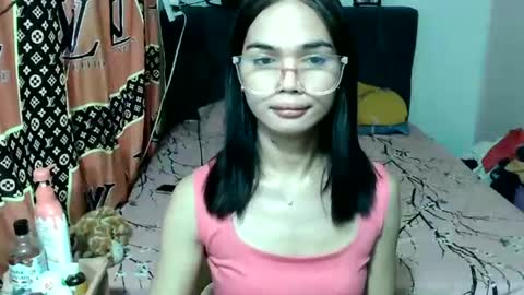 Snapshot of prettykhelcy chatting on June 14, 12:08 am prettykhelcy online show from June 14, 12:08 am