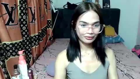 Snapshot of prettykhelcy chatting on June 14, 11:23 am prettykhelcy online show from June 14, 11:23 am