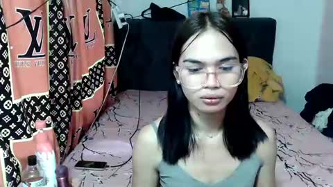 Snapshot of prettykhelcy chatting on June 15, 12:35 am prettykhelcy online show from June 15, 12:35 am