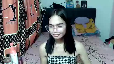 Snapshot of prettykhelcy chatting on June 16, 12:46 am prettykhelcy online show from June 16, 12:46 am