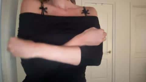 Snapshot of prettylittlesaint chatting on June 17, 11:05 pm prettylittlesaint online show from June 17, 11:05 pm
