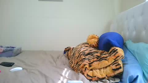 Snapshot of prettylondond chatting on August 1, 10:30 pm prettylondond online show from August 1, 10:30 pm
