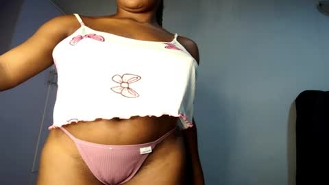 Snapshot of prettylove5 chatting on June 14, 7:10 am evelyn online show from June 14, 7:10 am