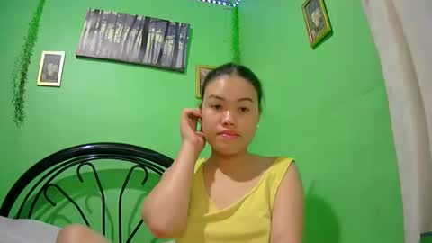Snapshot of prettymae756493 chatting on April 11, 2:32 pm prettymae756493 online show from April 11, 2:32 pm
